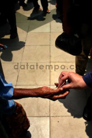 Pengemis Di Masjid Sunda Kelapa Jakarta DATATEMPO