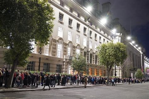 Fotos Londres Faz Um Minuto De Sil Ncio Em Luto Pela Rainha Elizabeth