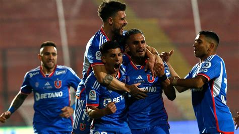 Universidad De Chile Golea A La Uc Y Se Mete En La Pelea Por El Campeonato