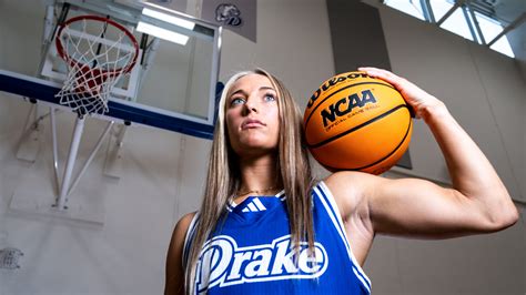 Drake Basketballs Katie Dinnebier Wins Mvc Player Of The Year