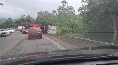 Carreta Tomba Na Br Em Rodeio Rede Web Tv