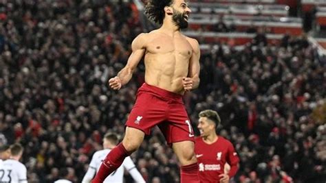 محمد صلاح عن إنجازه الأسطورى يشرفنى صناعة التاريخ مع نادى عظيم صور