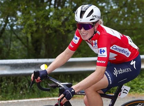 La Vuelta Femenina Demi Vollering Dommage Que Van Vleuten Veuille