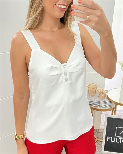 Blusa Regata Em Crepe Decote Quadrado E Botões Sabrina Blusas E