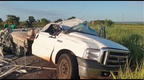 Caminhonete Capota Ap S Anta Invadir Pista Na Br Uma Pessoa Morreu