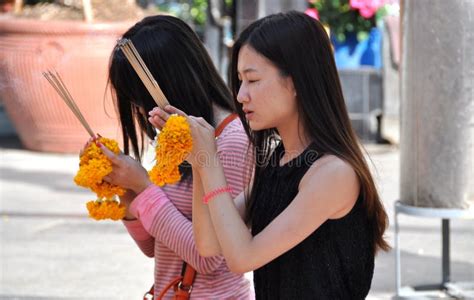 Bangkok Thailand Women Praying At Erawan Shrine Editorial Photo