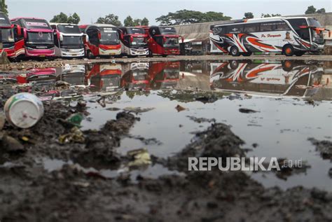 Penampakan Terminal Bus Bubulak Bogor Yang Tak Terawat Republika Online