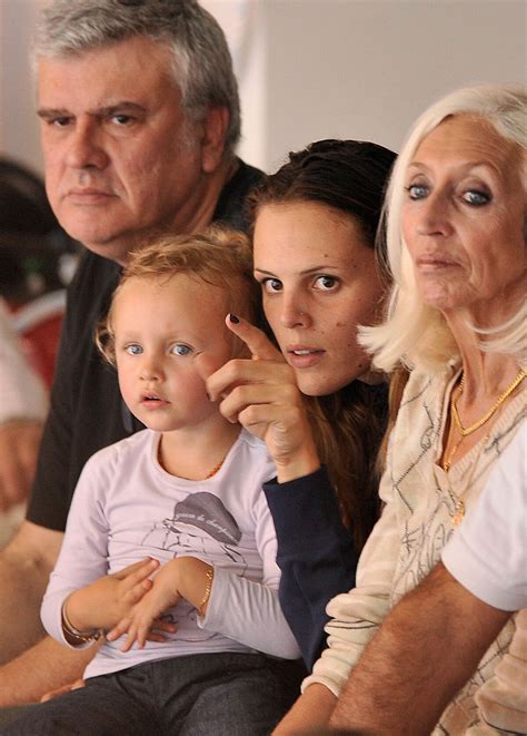 Photo Laure Manaudou Sa Fille Manon Et Ses Parents Olga Et Jean Luc