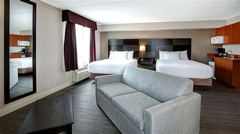 Rooms & Suites | Days Inn & Suites - Collingwood