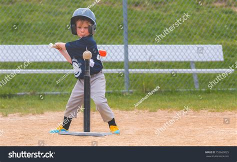 796 Kid baseball swing Images, Stock Photos & Vectors | Shutterstock