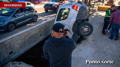 Camioneta Se Hunde En Socav N Sobre Bulevar D Az Ordaz Punto Norte