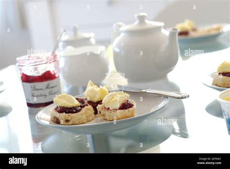 Cornish Cream Tea Stock Photo - Alamy