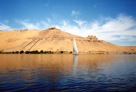 El río Nilo de Egipto se tiñó de rojo Dios nos quiere decir algo