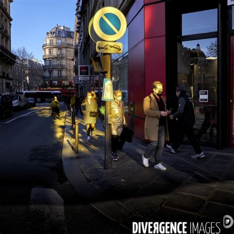 Masque obligatoire en exterieur à Paris par Bruno LEVY Photographie