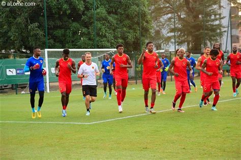 Can De Finale S Ance D Entra Nement De L Quipe De L Angola