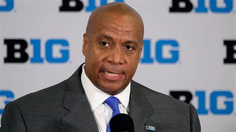 Bears Hire Big Ten Commissioner Warren As Team President