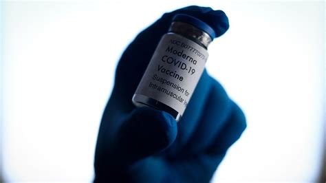 Vaccins Contre Le Covid L Acad Mie De M Decine Veut Attendre Six