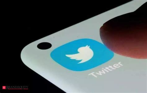 Twitter Experimenting With Vertically Scrolling Video Marketing