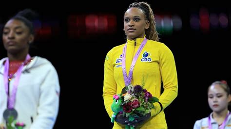 Rebeca Andrade supera Biles e é ouro na final do salto no Mundial de