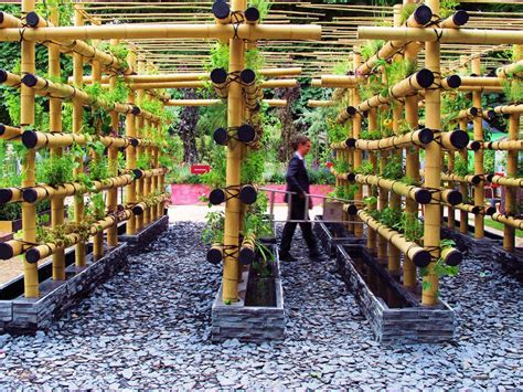 The Babylon Urban Garden Made Out Of Bamboo 1001 Gardens Vertical