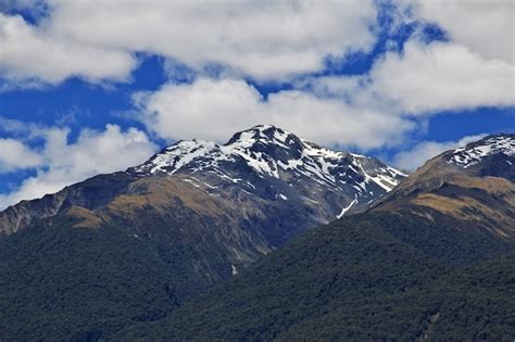 Montañas en la isla sur nueva zelanda Foto Premium