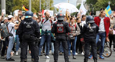 Thousands march in Berlin against COVID-19 regulations