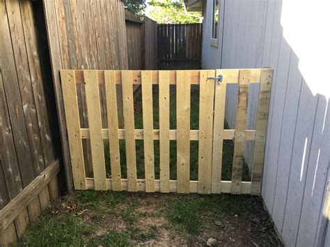 Side Gate Made From Pallets Side Gates Outdoor Structures Outdoor