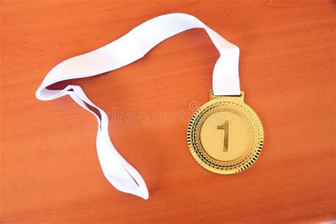 Trof U Do Esporte Medalha De Ouro No Fundo Preto Medalha De Ouro No