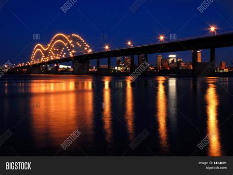 Memphis Bridge Over Image & Photo (Free Trial) | Bigstock