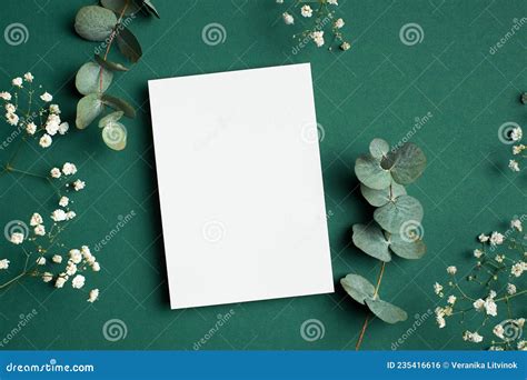 Invitation De Mariage Ou Carte De Voeux Maquette Plat Avec Des Fleurs D