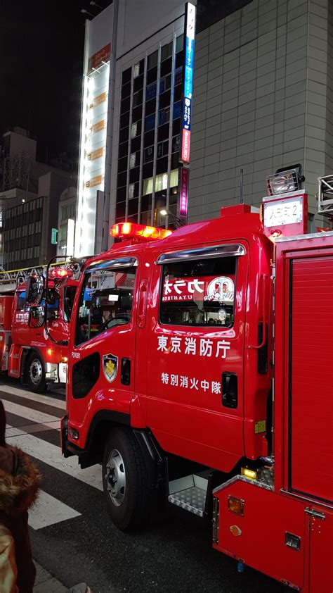 事件速報 On Twitter 【台東区で火災 はしご車が活動中】 ーー上層階から煙の中を人が避難ーー 台東区上野4丁目4番、上野御徒町駅