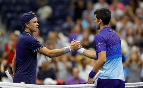 Djokovic Estreia Com Vitória No Us Open Contra O Jovem Holger Rune De Apenas 18 Anos