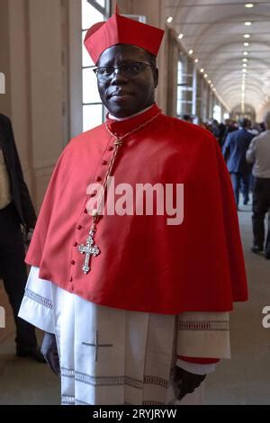 Nouvellement élu Cardinal Stephen Ameyu Martin Mulla lors des visites