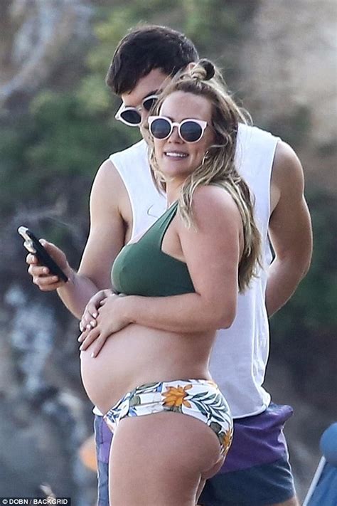 Hilary Duff Flaunts Baby Bump In A Bikini Alongside Matthew Koma Daily Mail Online