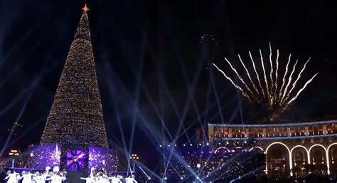 Armenia Encendió Las Luces Del árbol De Navidad De Ereván Diario Armenia