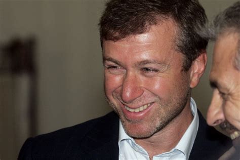 Russian Oligarch Roman Abramovich Selling Britains Chelsea Fc Over War