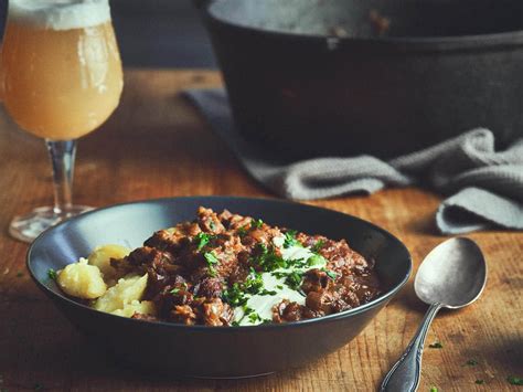 Szegediner Gulasch Aus Dem Dutch Oven Burnhard