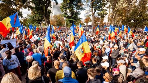 Bne Intellinews Thousands Join Anti Government Protest In Moldova