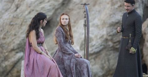 Easy Sansa Stark Costume Ideas To Try This Halloween