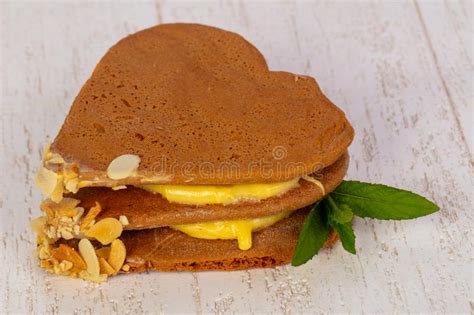 Galletas Sabrosas Dulces Foto De Archivo Imagen De Comer 124922058