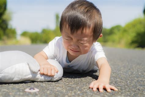 保育士ができる予防と対策！突然起こる子どもの怪我は慌てず対応｜保育box《公式》