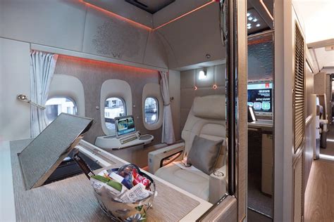 Review Emirates New Boeing 777 300er First Class Suite