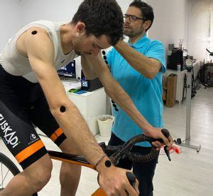 PEDALEAR Y PUNTO Biomecánica de Ciclismo Estudio de Biomecánica