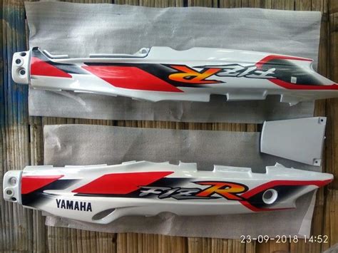 Cover Body Belakang Yamaha F Zr Warna Putih Striping Malioboro Body