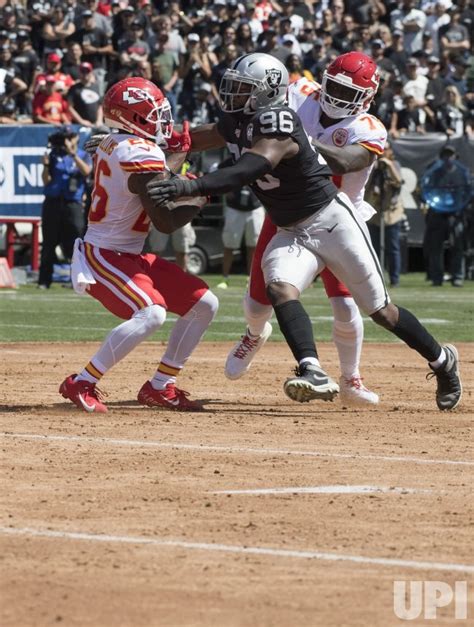 Photo KC Chiefs RB Damien Williams Runs Against Raiders