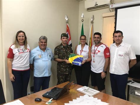 Tiro De Guerra Entrega Bandeiras Para Escolas Prefeitura De Fernand Polis