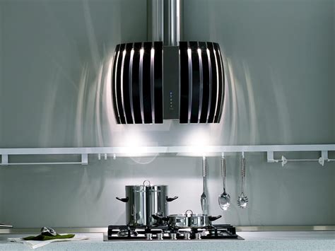 Cappa A Carboni Attivi In Acciaio Inox A Parete Con Illuminazione