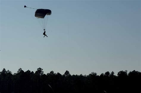 U S Marines On Twitter Free Fall A Marine With Nd Reconnaissance