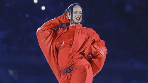 E News On Twitter Take A Bow Mama Rihanna Confirms She Is Pregnant