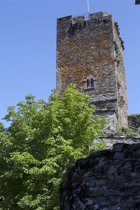 Randonn E Le Ch Teau De Valon Mur De Barrez Tourisme Aveyron